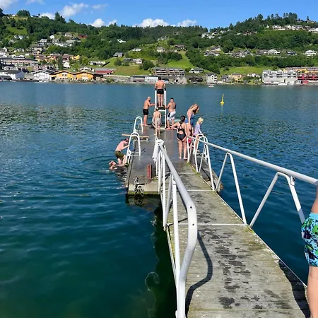 Pen Ved Hardangerfjorden